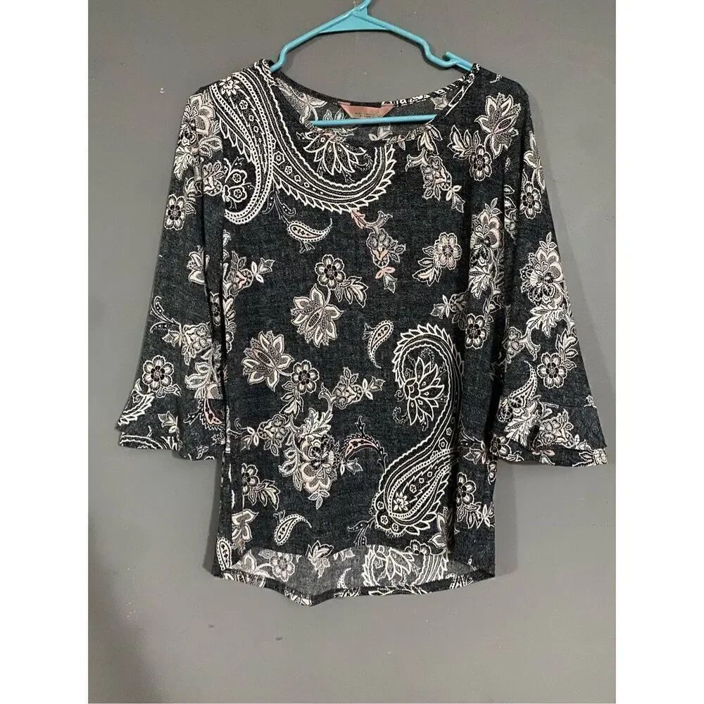 Amana Floral 3/4 Bell Sleeve Top Size Medium